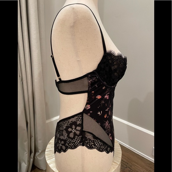 ❤️ EXQUISITE BRAND NEW NEVER WORN GORGEOUS & SEXY VS SATIN FLOWER PRINT TEDDY! 😍 - Picture 8 of 11